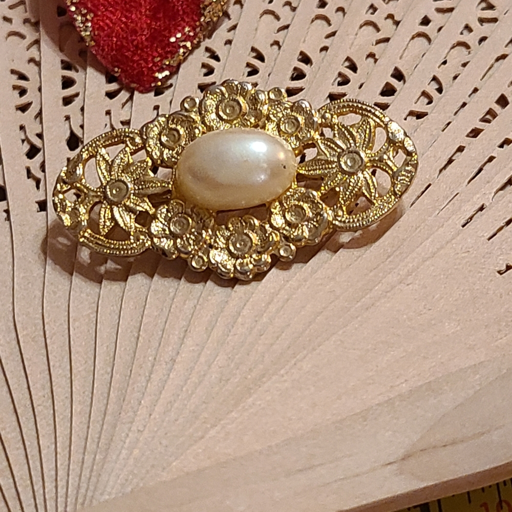 Vintage brooch pin